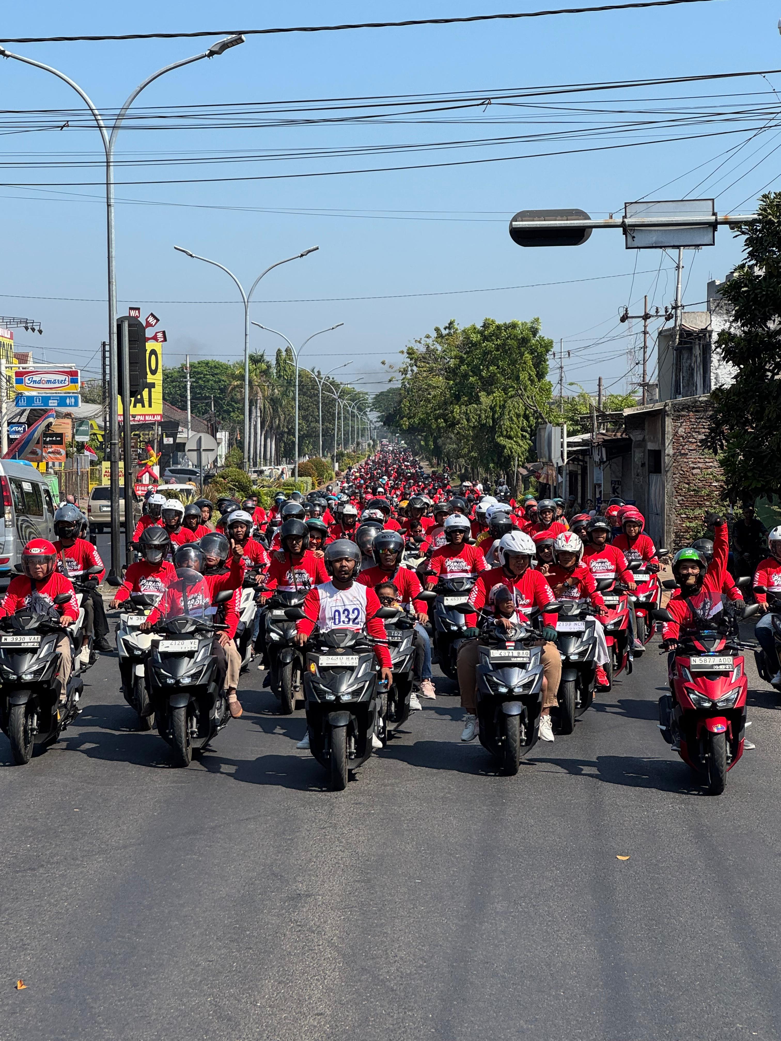 Parade Vario160 Pasuruan Disambut Antusias Ribuan Pecinta Honda Vario